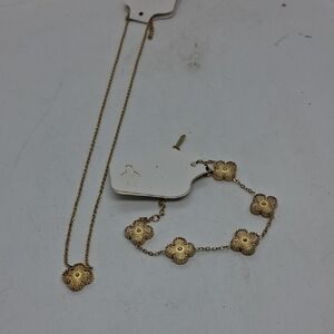 NWT Gold Clover Designer Necklace and Bracelet Set